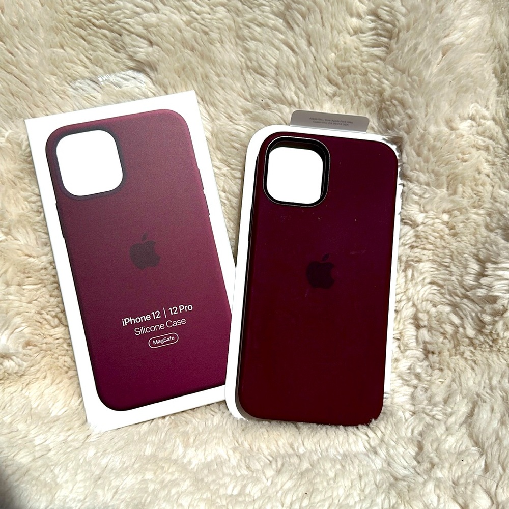Apple iPhone 12 | iPhone 12 Pro Silicone Case with MagSafe - Plum